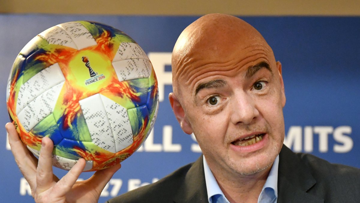El presidente de la FIFA, Gianni Infantino, se suma a la lista de contagiados en el fútbol mundial