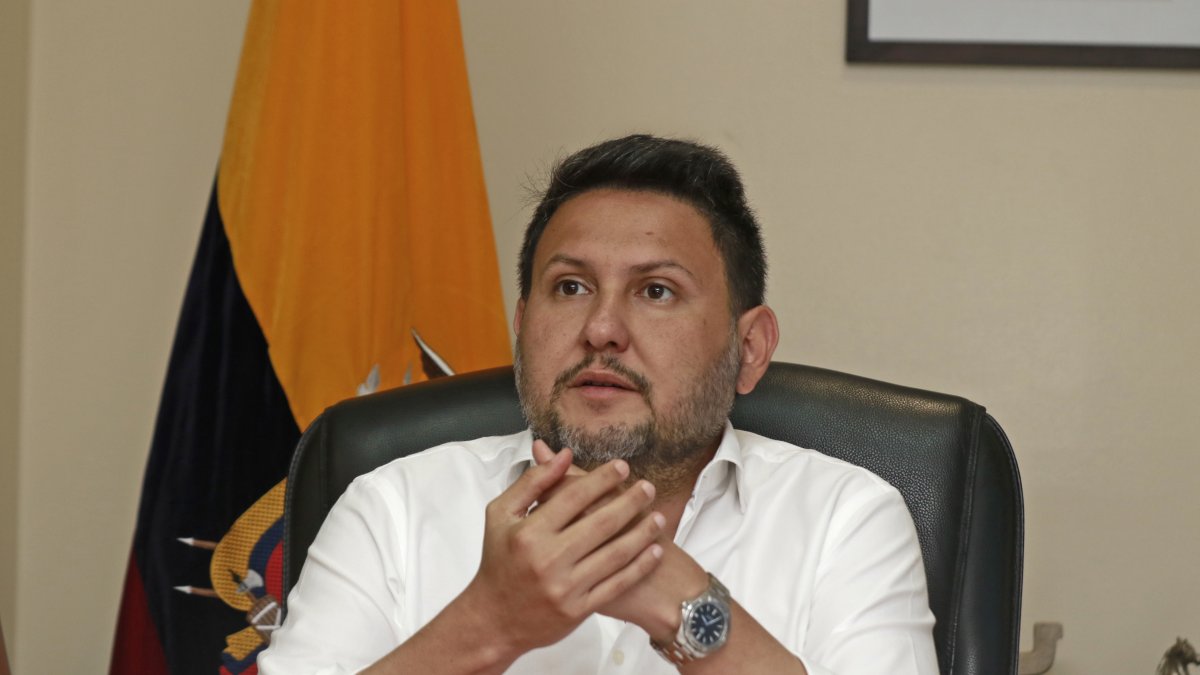 El ministro Martínez en una entrevista pasada con EXPRESO.