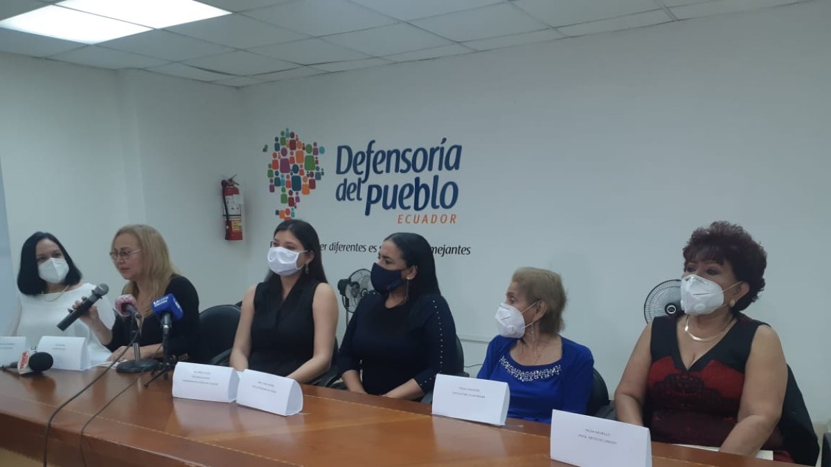 Denuncia. A la Defensoría del Pueblo acudieron artistas y gestores culturales.