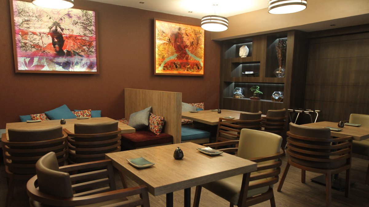 En Mikka, los comensales degustan exquisita cocina nikkei  (de Japón y Perú)