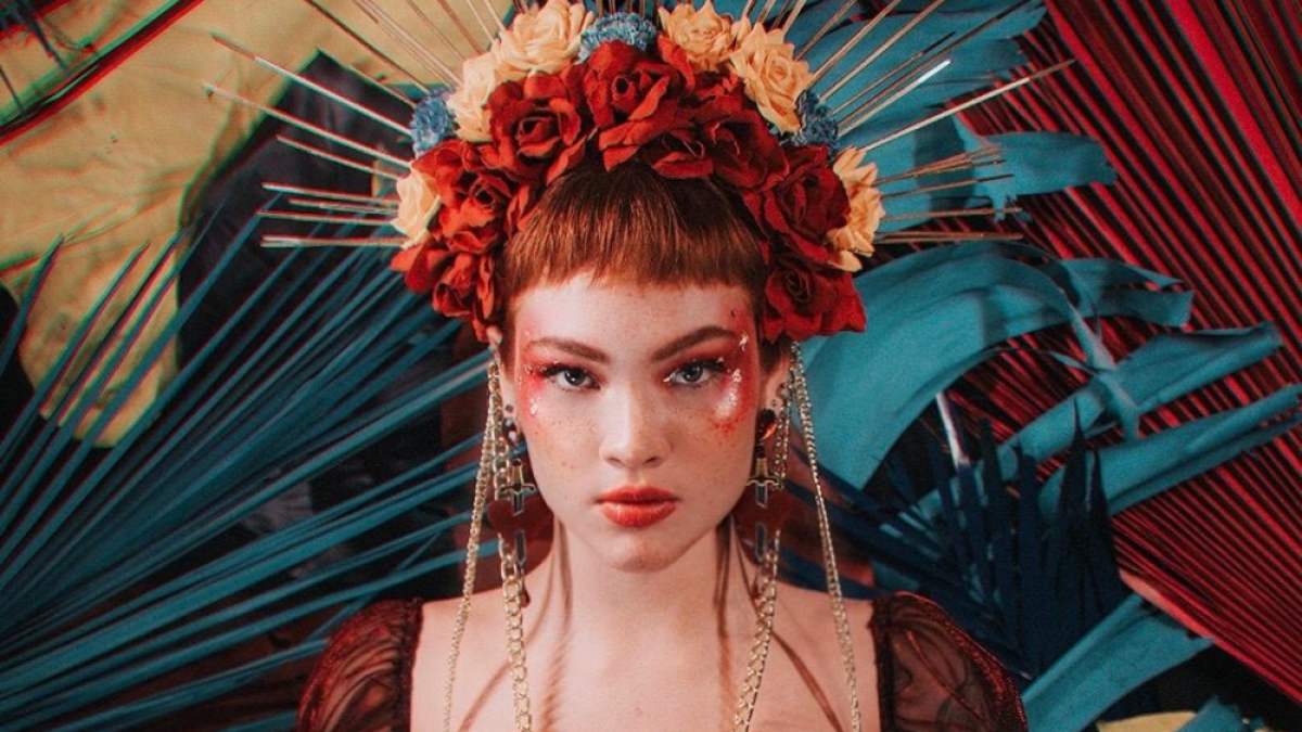 La danza es otro de sus talentos, la practica desde su niñez.