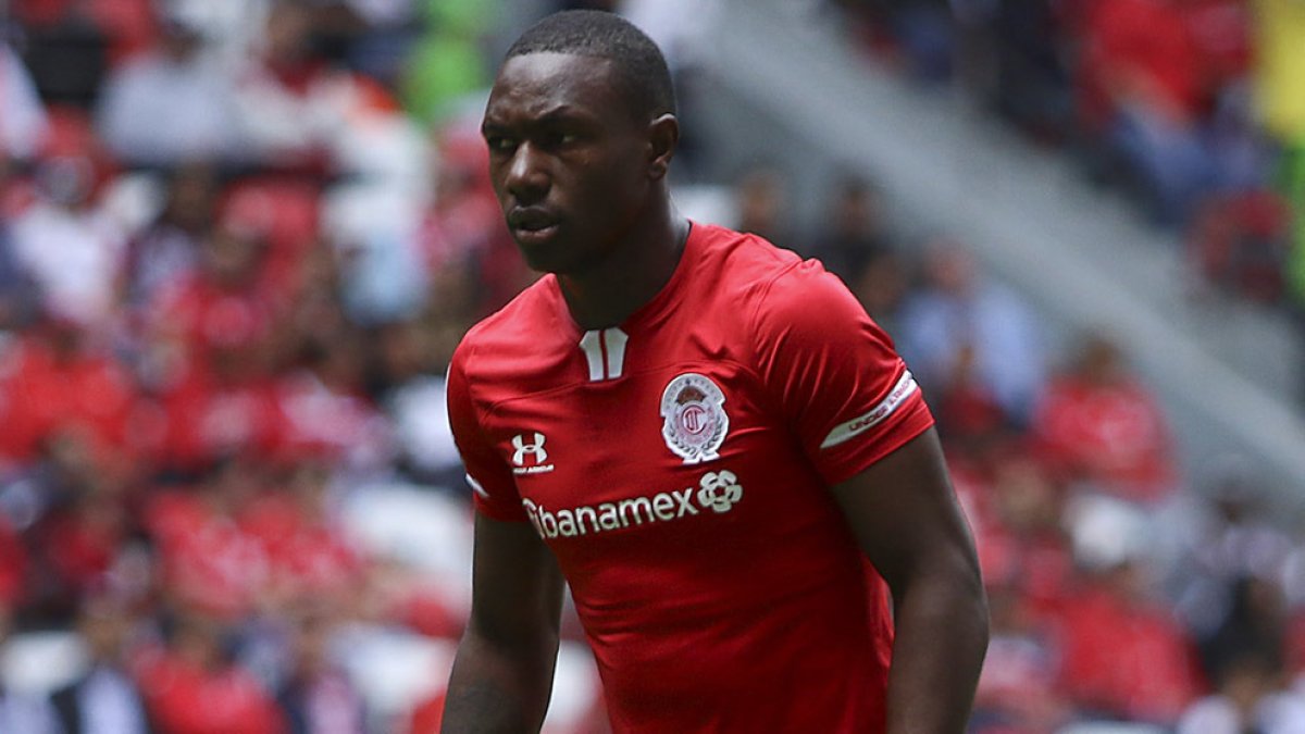 El defensa ecuatoriano Aníbal Chalá registra dos temporada en el Toluca mexicano.