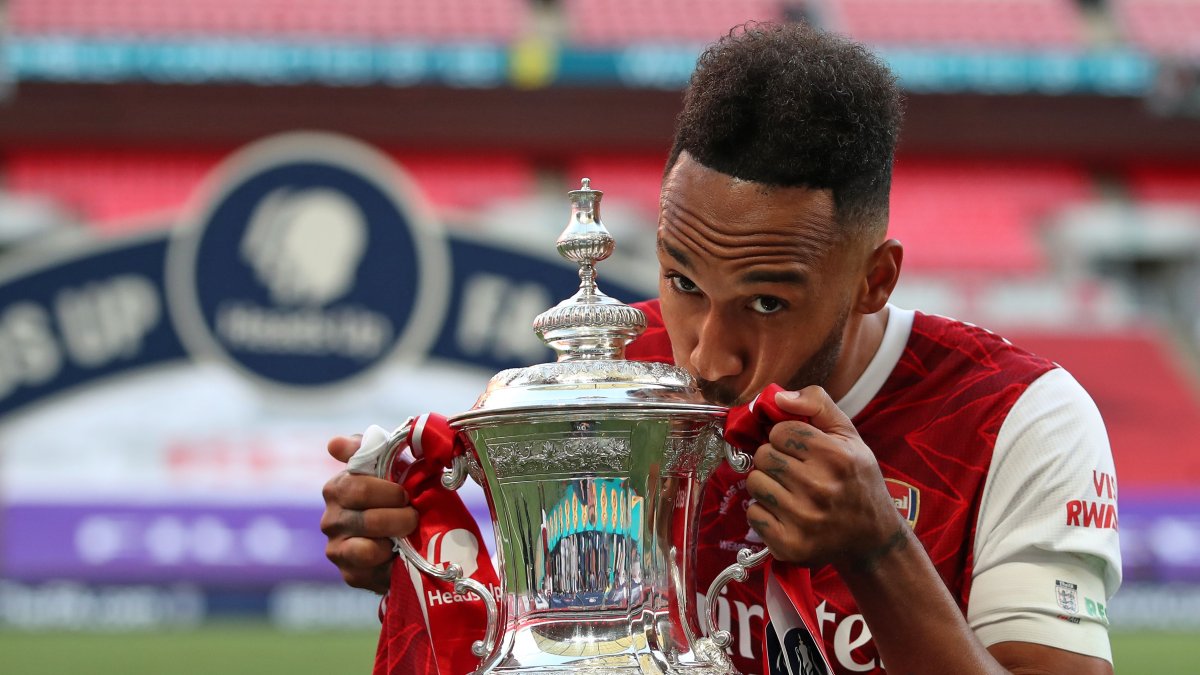 Pierre-Emerick Aubameyang fue la figura del Arsenal que se coronó campeón de la FA Cup por décimo cuarta ocasión.