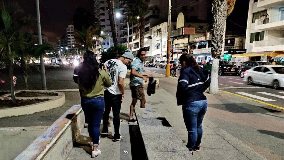 Hecho. La noche de ayer, la comisaría de Salinas retiró del malecón a decenas de ciudadanos que se encontraban bebiendo.