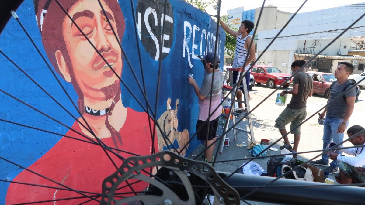 Obra. Los artistas urbanos intervinieron en la pared el sábado 1 de agosto.