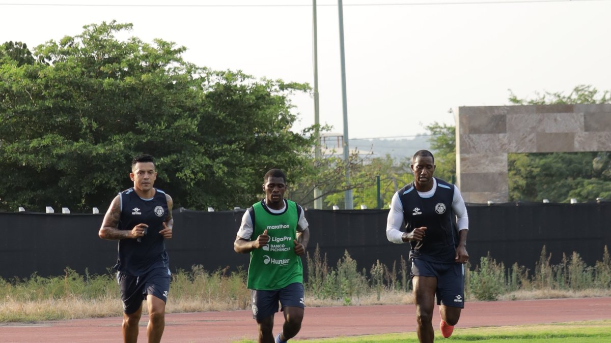 Los jugadores del City se preparan para el próximo duelo de LigaPro.