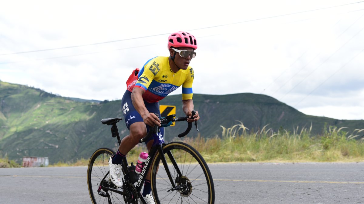 Caicedo entrenó en las carreteras de Carchi e Imbabura previo a su viaje a Europa, donde se prepara para el Giro.