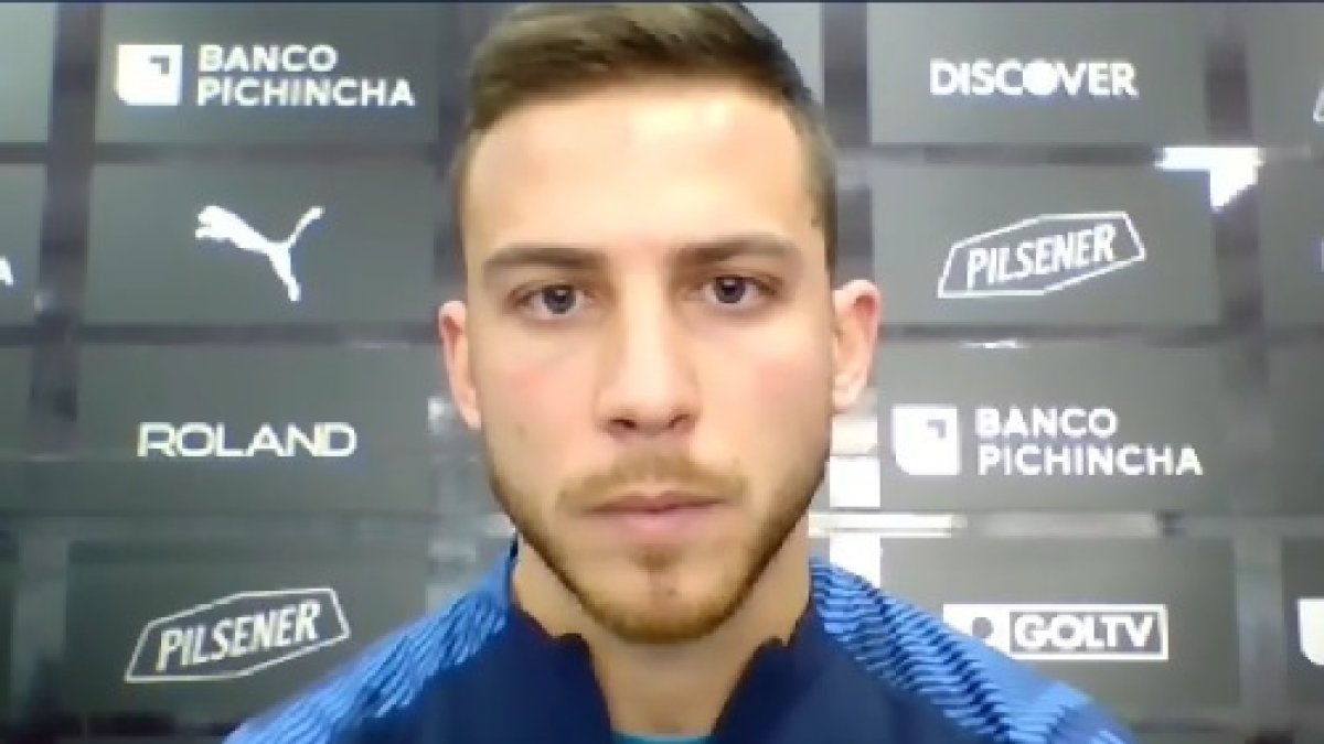 Ezequiel Piovi fue presentado como jugador de Liga de Quito. Su contrato es por un año.