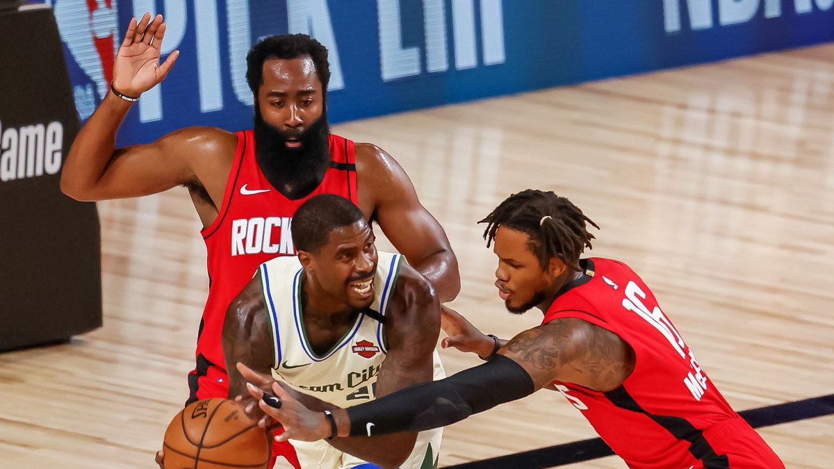 Temporada. Los Bucks de Milwaukee y los Rockts de Houston jugaron este fin de semana. El primero del reinicio de la NBA.