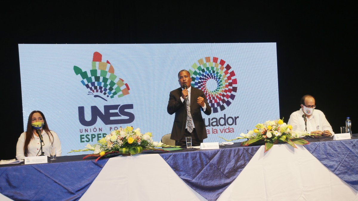 El frente Unión por la Esperanza informó que el Ministerio de Turismo les solicitó no usar la marca país como parte de su logo. Acudirán a instancias legales para seguir utilizándolo.