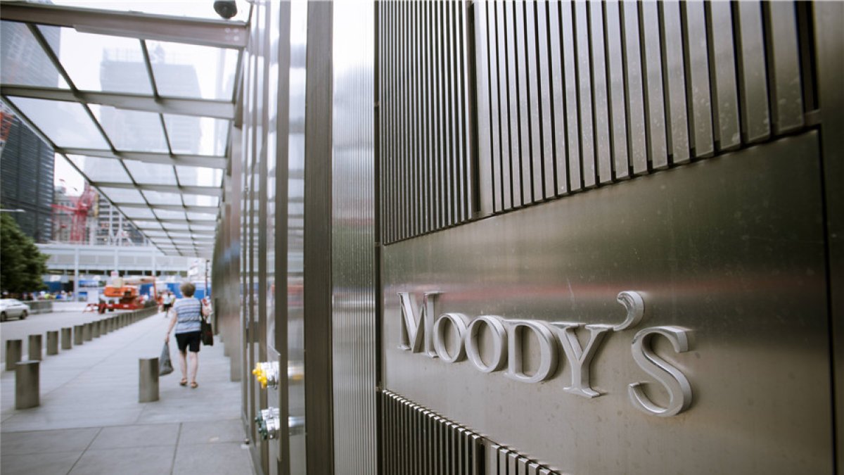 La agencia calificadora de riesgos mantuvo la nota crediticia de Ecuador este 27 de febrero de 2023.