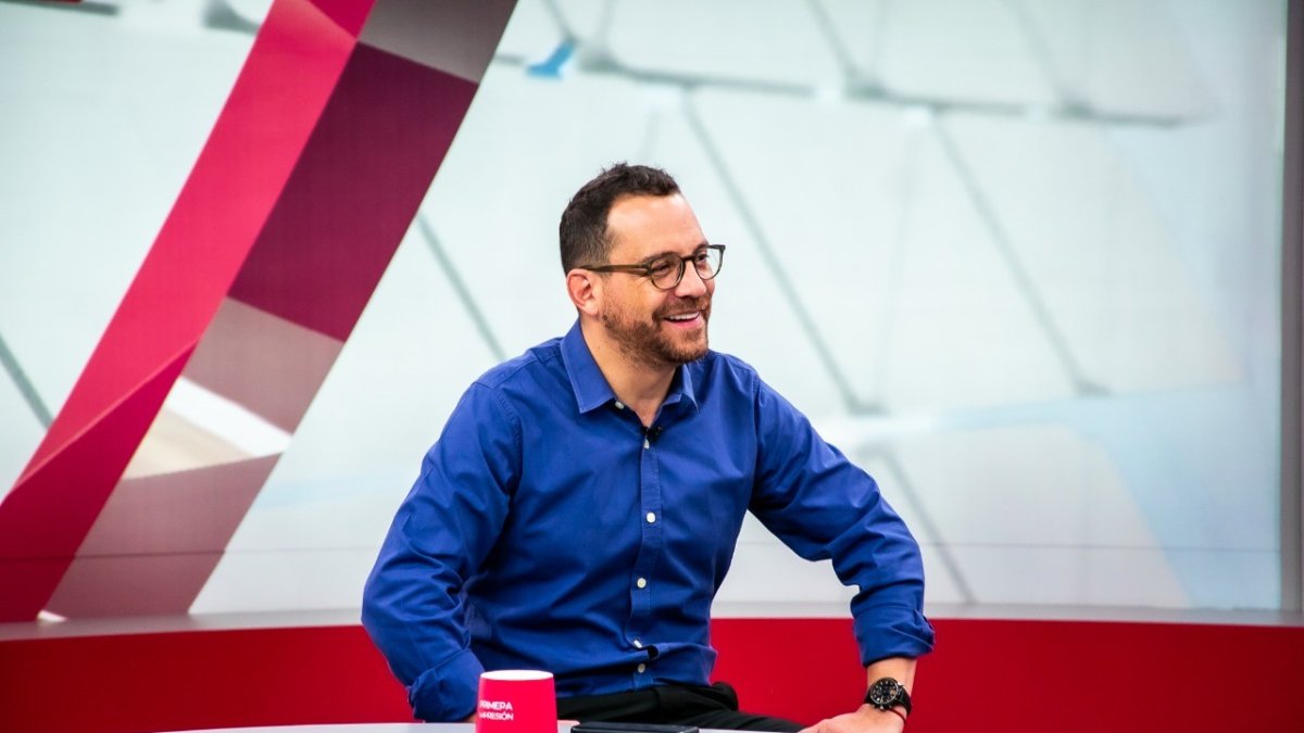 El Ministro de Cultura, Juan Fernando Velasco, indicó que los premios siguen su marcha.