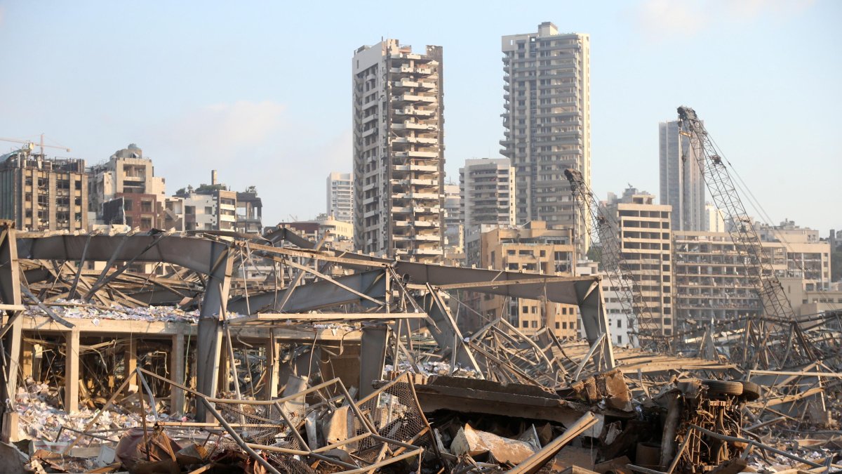 El martes 4 de agosto dos explosiones en el puerto de Beirut devastó totalmente la infraestructura y dejó estragos en sus zonas próximas.