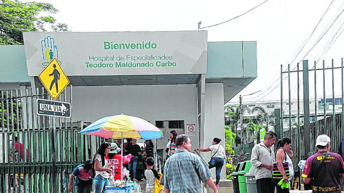 Exterior del Teodoro Maldonado en el inicio de la emergencia sanitaria. En el hospital se hicieron compras irregulares.