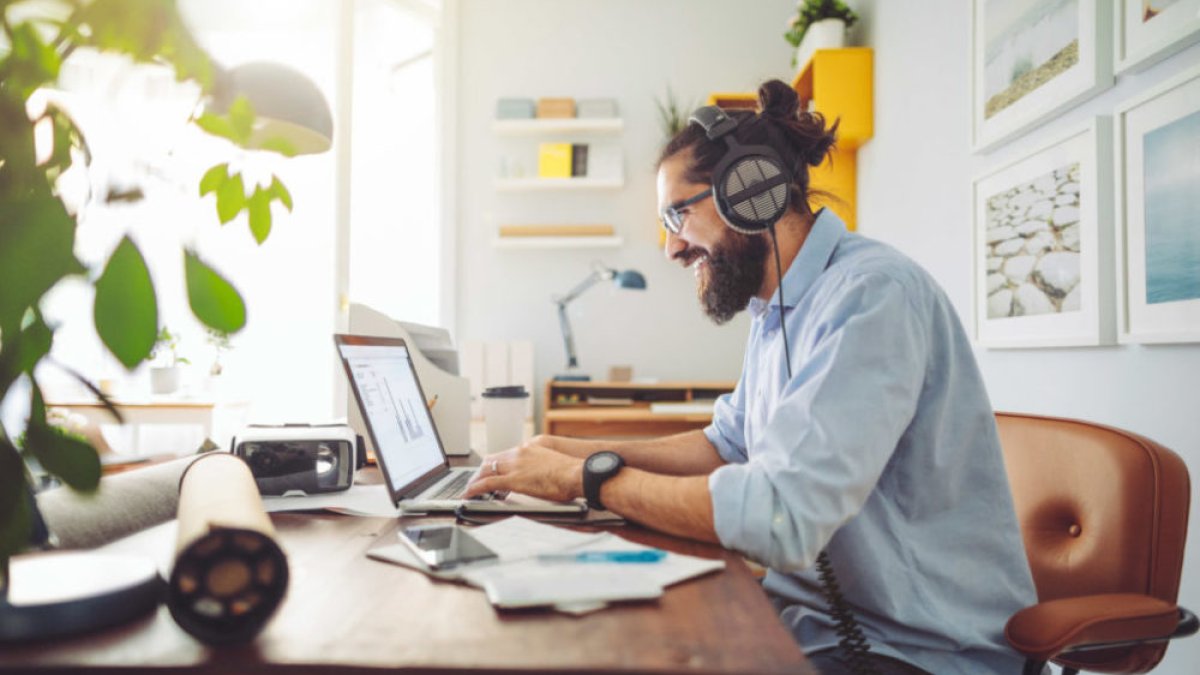 Ocupación. Los nuevos perfiles profesionales se encaminan a la tecnología, como redes sociales.