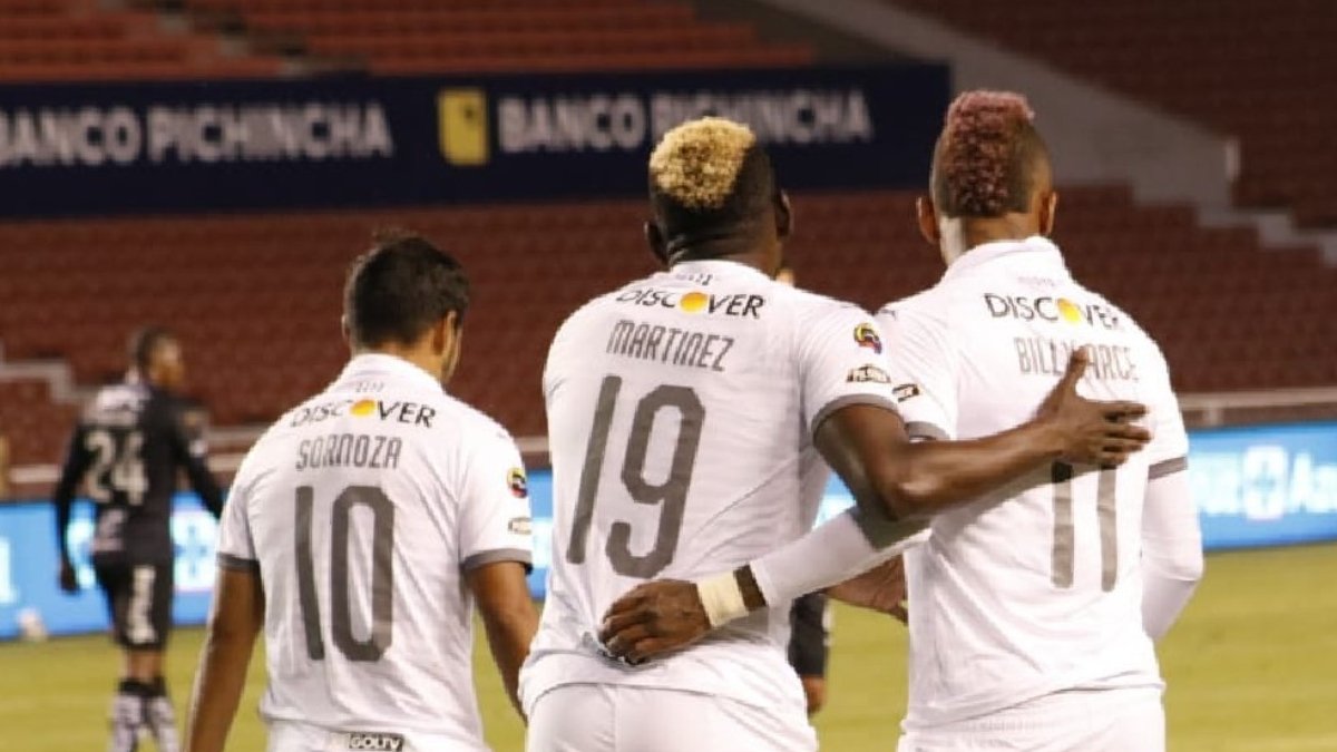 Junior Sornoza (i) y Cristian Martínez Borja (c) fueron los autores de dos de los goles de Liga de Quito.