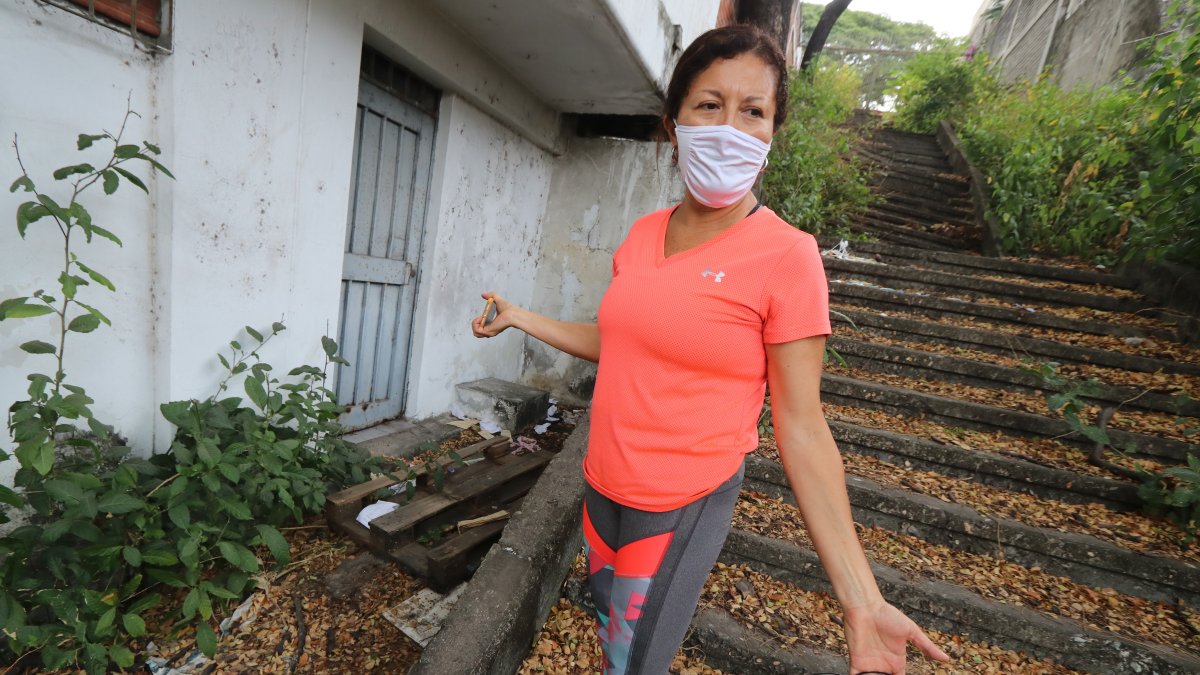 Escalinatas de Lomas de Urdesa, en mal uso, abandono y deterioro.