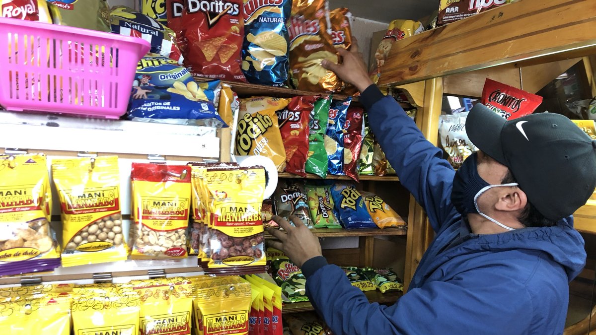 Las tiendas reportan ventas menores de estos productos debido a que los oficinistas ya no ocurren a su lugar de trabajo.