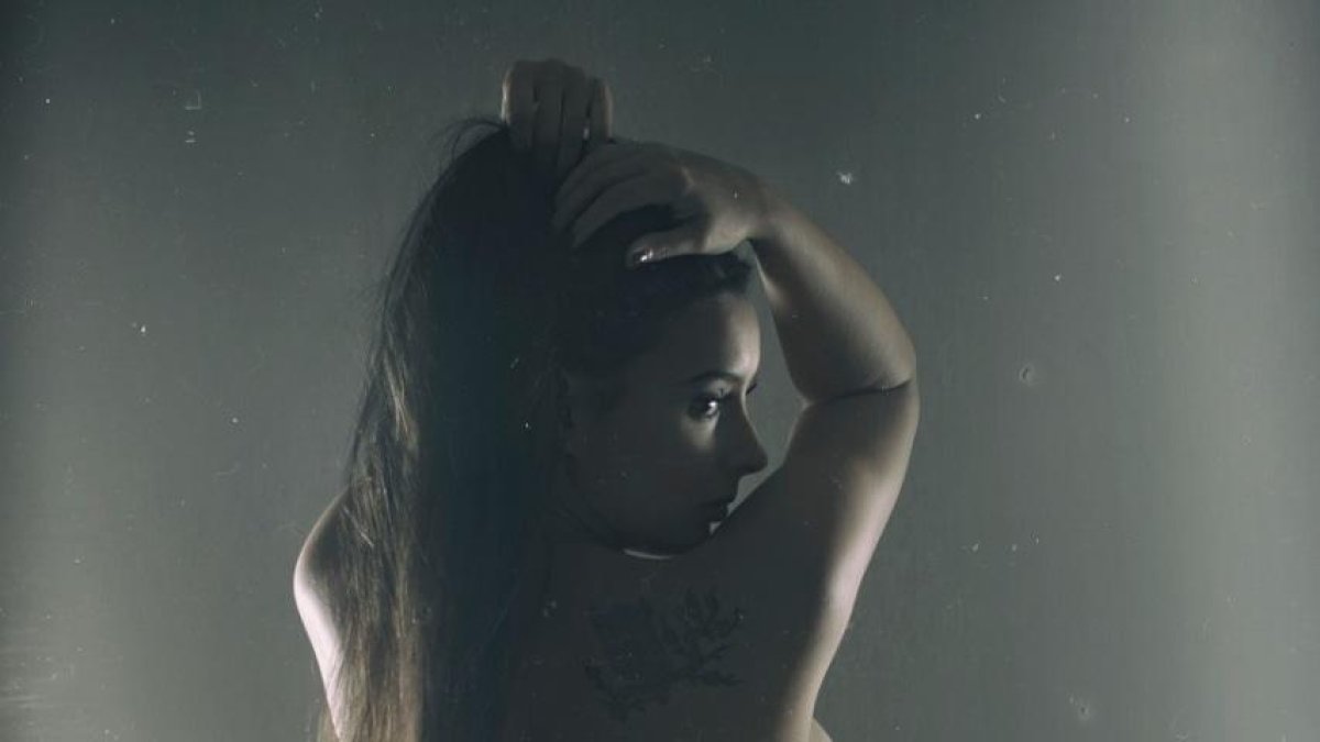 La hija de Marián Sabaté en una sesión de fotos para promocionar la producción.