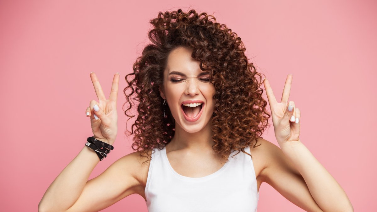 El cabello rizo vuelve como una tendencia.