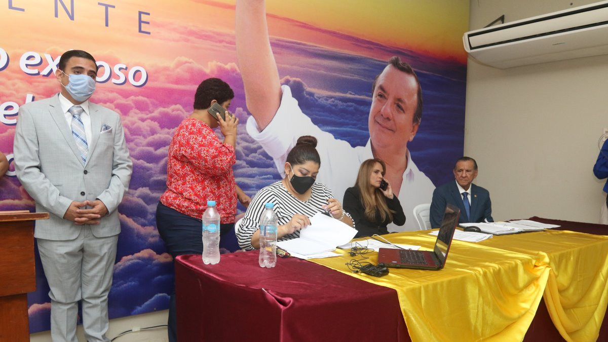 Los partidarios de Álvaro Noboa aseguran estar preparados para ratificar e inscribir la candidatura del empresario.
