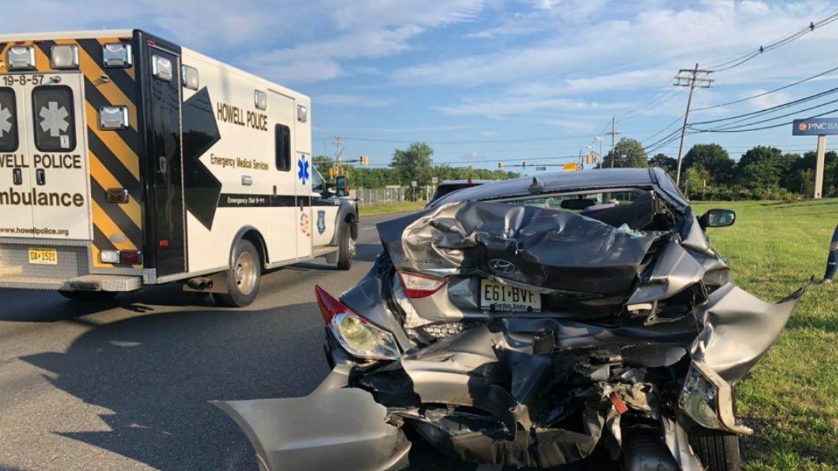 La policía y personal médico acudieron al lugar. 