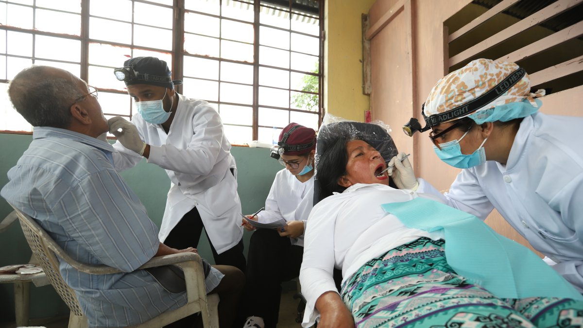 Los profesionales de Odontología, Medicina y Enfermería fueron evaluados para que puedan ejercer.