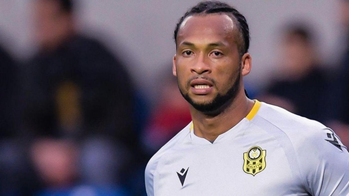 Arturo Mina, defensa ecuatoriano, se estrenó en las redes durante la goleada del Erzurumspor.