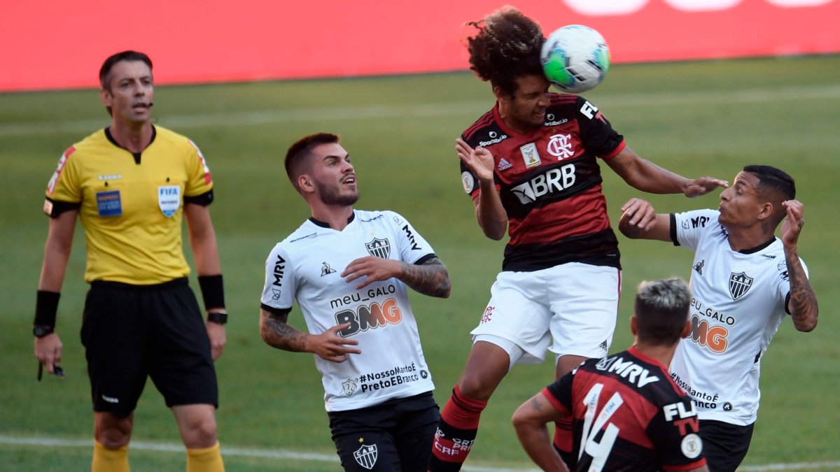 Flamengo notificó 10 casos de futbolistas contagiados.