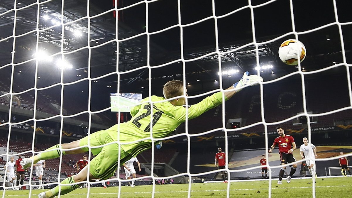 Bruno Fernandes (Manchester United), autor en la prórroga del gol de su equipo contra el Copenhague, se colocó líder en solitario de la clasificación de goleadores de la Europa League con 7 dianas.