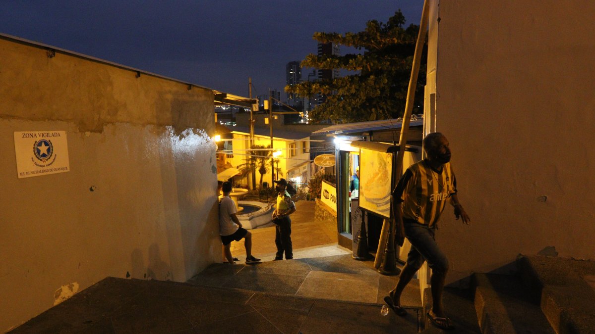 Seguridad. Para los habitantes de cerro Santa Ana, el número de agentes que hoy resguarda el lugar resulta insuficiente.