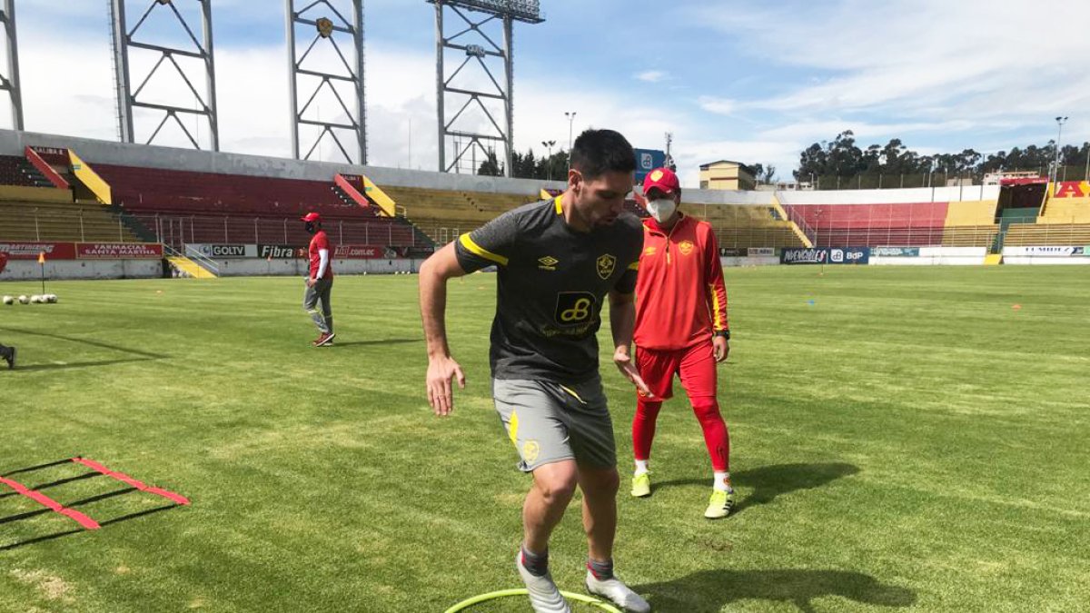 Los equipos nacionales llevan más de un mes entrenándose y dos semanas jugando partidos amistosos