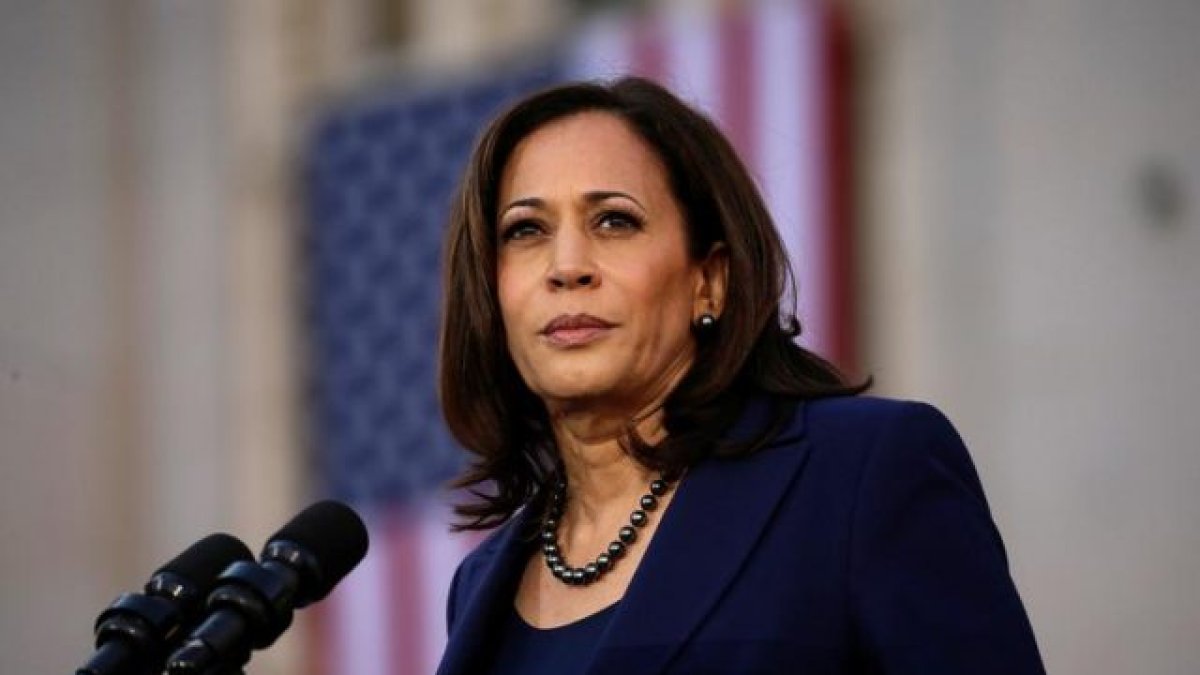 Hija de padre jamaicano y madre india, Harris fue previamente fiscal general de California antes de ganar su escaño en la Cámara Alta del Congreso estadounidense en 2016.