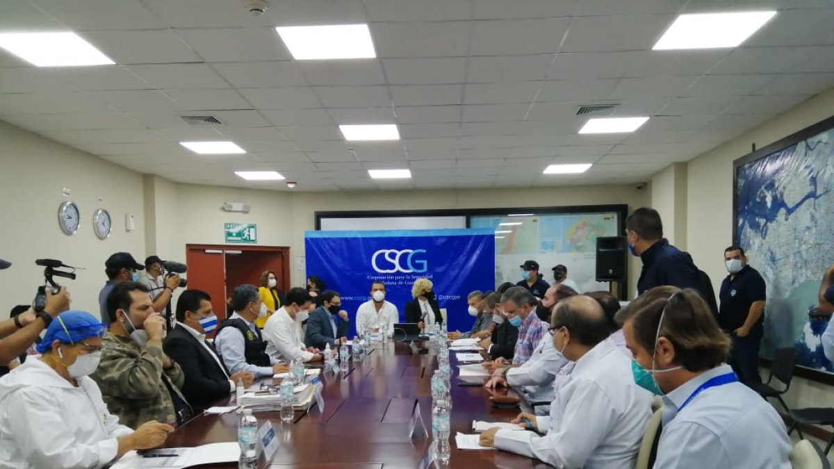 La alcaldesa Cynthia Viteri en una anterior reunión con el Coe cantonal