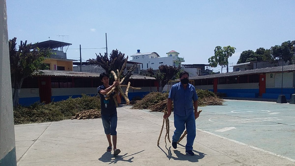 Los padres de familia hicieron un alto a sus actividades para participar en esta jornada. 