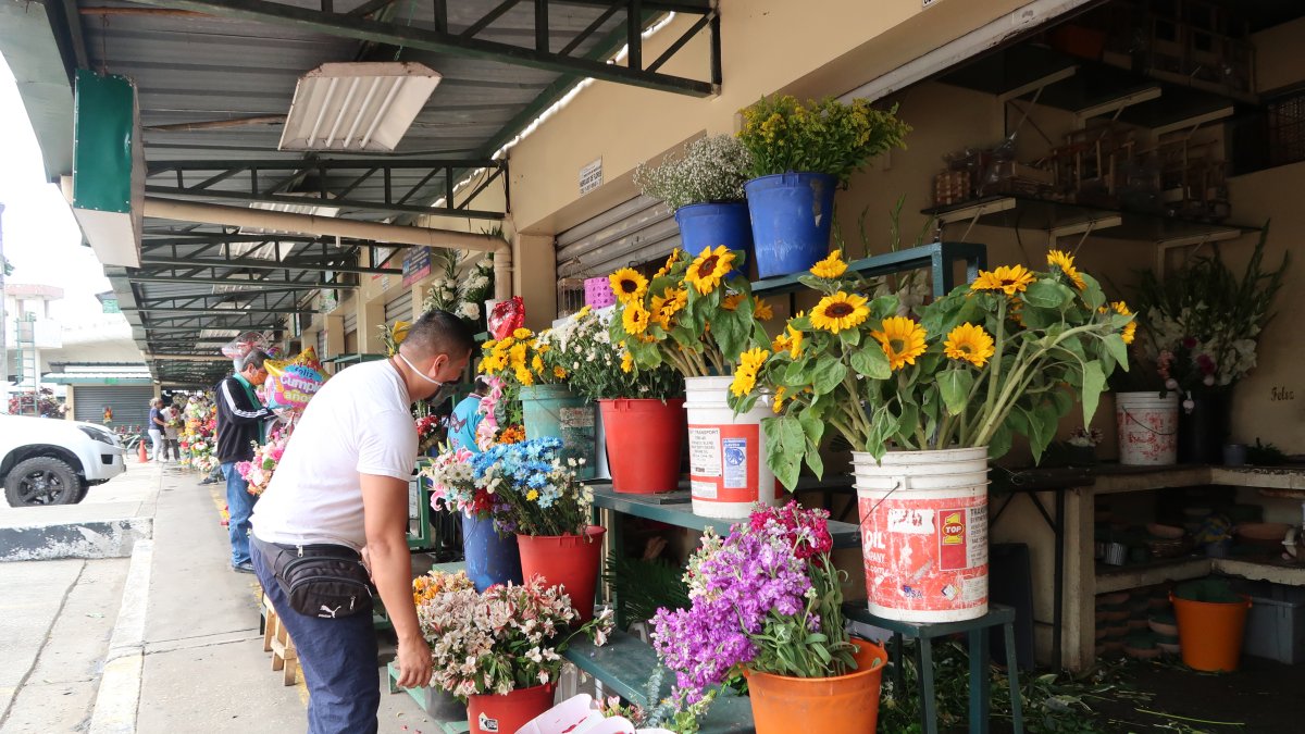 Foto referencial. El mercado de las flores está ubicado frente al Cementerio General de Guayaquil