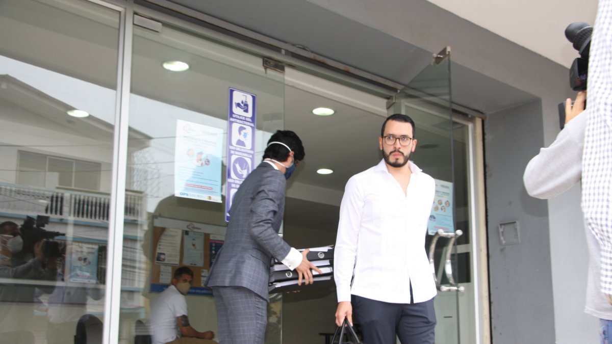 Héctor Vanegas, abogado de Sheinman Oren, a la salida de la audiencia el pasado 31 de julio, en Santa Elena.