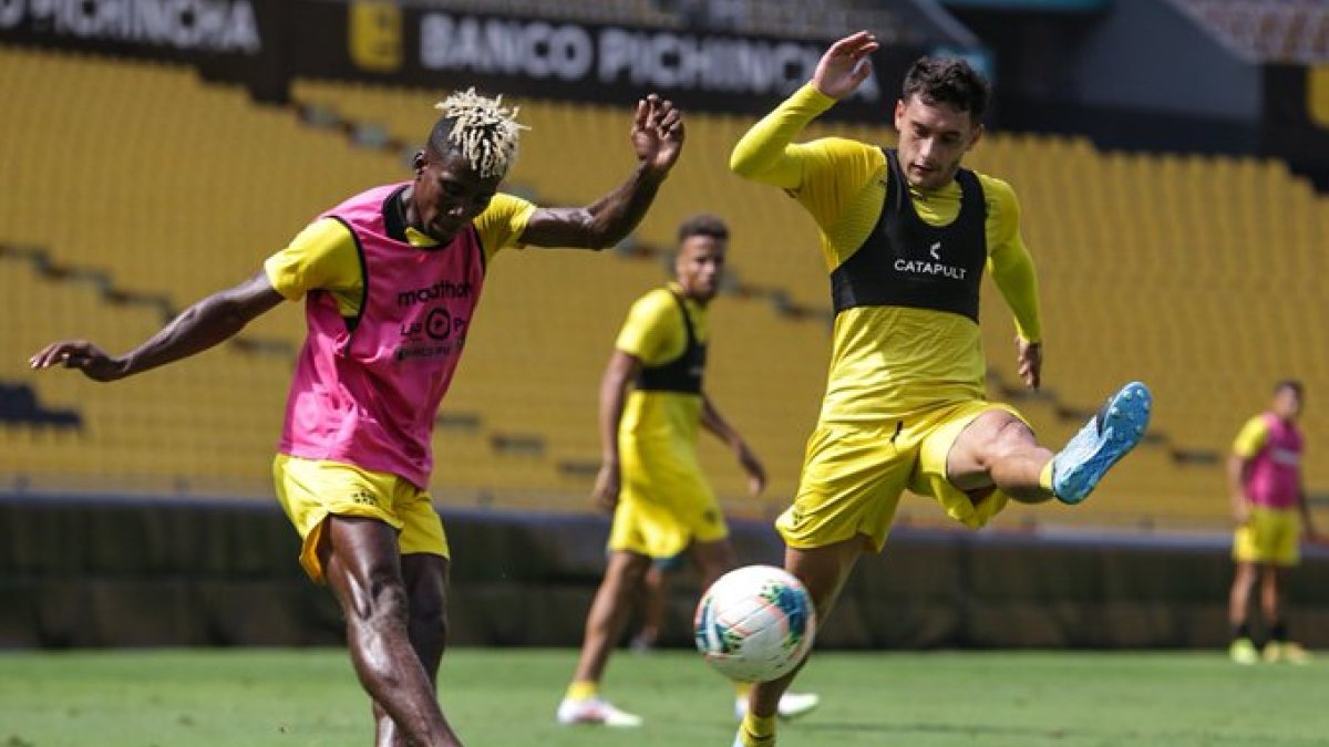 Adonis Preciado (i) y Emmauel Martínez serán titulares mañana frente a Orense en el Monumental.