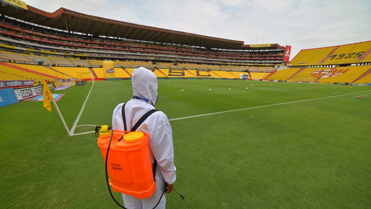 El fútbol es capaz de unir a todo el país en busca de una sola causa. Jugadores, aficionados, periodistas, dirigentes, entrenadores, árbitros, personal de apoyo, todos ganan con su regreso.