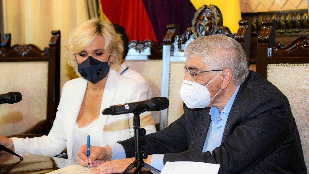 Personaje. El doctor Joaquin Hernandez, rector de la UEES, durante el acto.