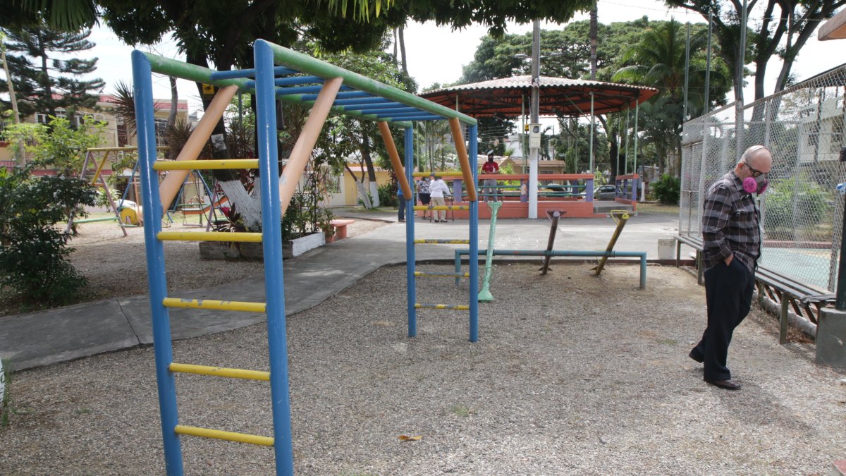 En la Etapa XII de la ciudadela Alborada, los vecinos se organizan a través de un comité para mantener al parque limpio y en buen estado.