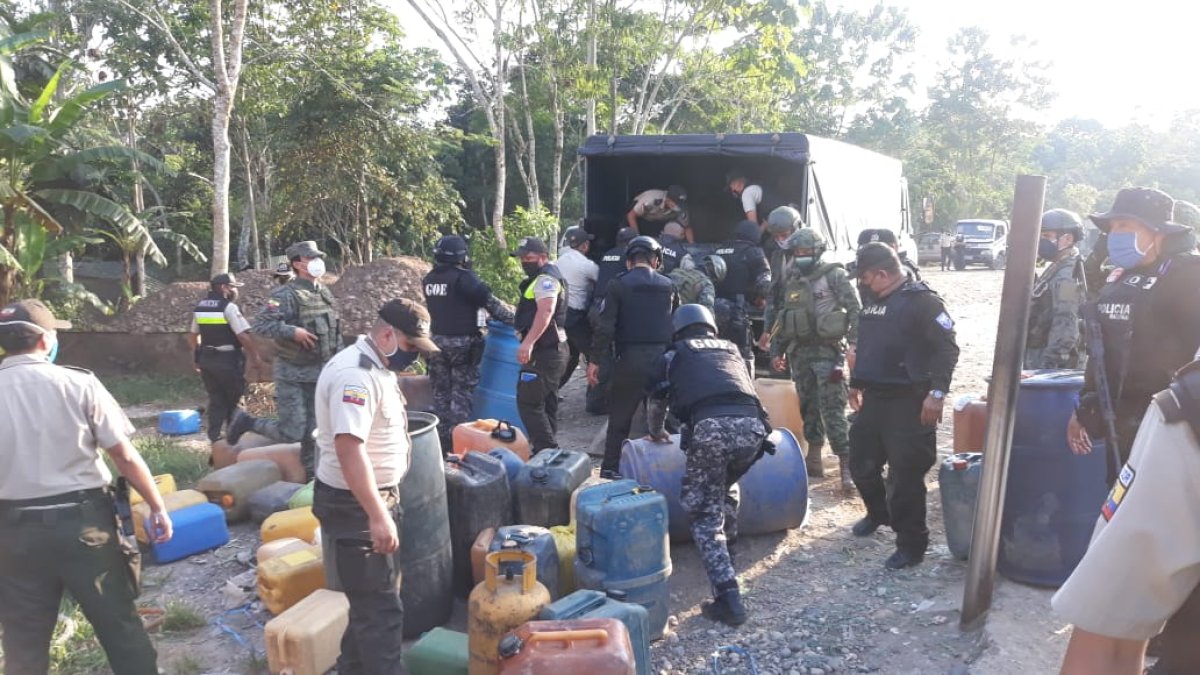 El combustible fue decomisado y entregado a las autoridades de la Fiscalía y la Policía.