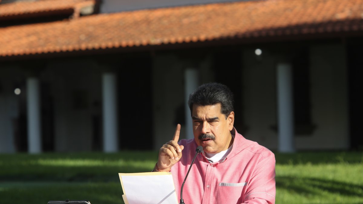 El presidente de Venezuela, Nicolás Maduro, durante un mensaje televisado a la nación por el estado de alarma debido a  la pandemia. 