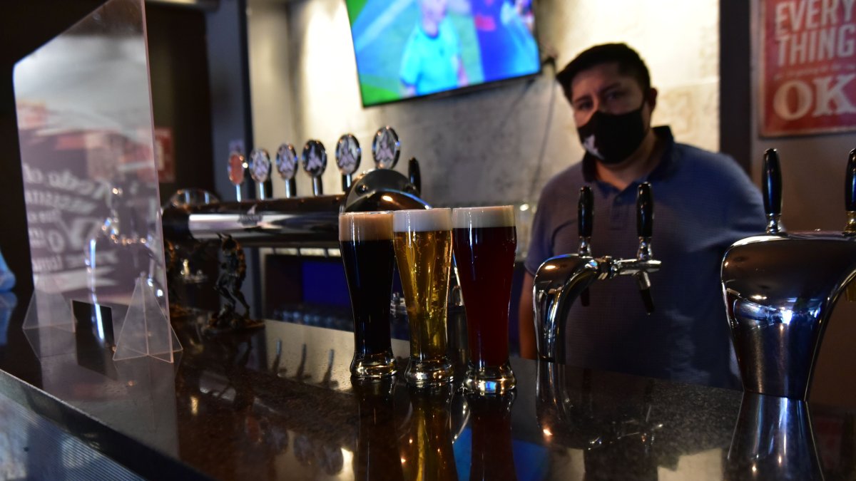 Nelson Calle, dueño de Abysmo Brewing, señala que el sector ha perdido el 85 % de sus ventas.