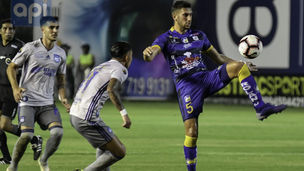 Referencial. Delfín recibe a Emelec después de cinco meses de paralización futbolística.