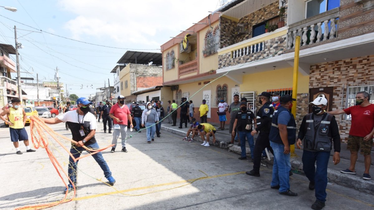 Hecho. En el operativo también desarmaron algunas canchas donde decenas de personas estaban jugando.