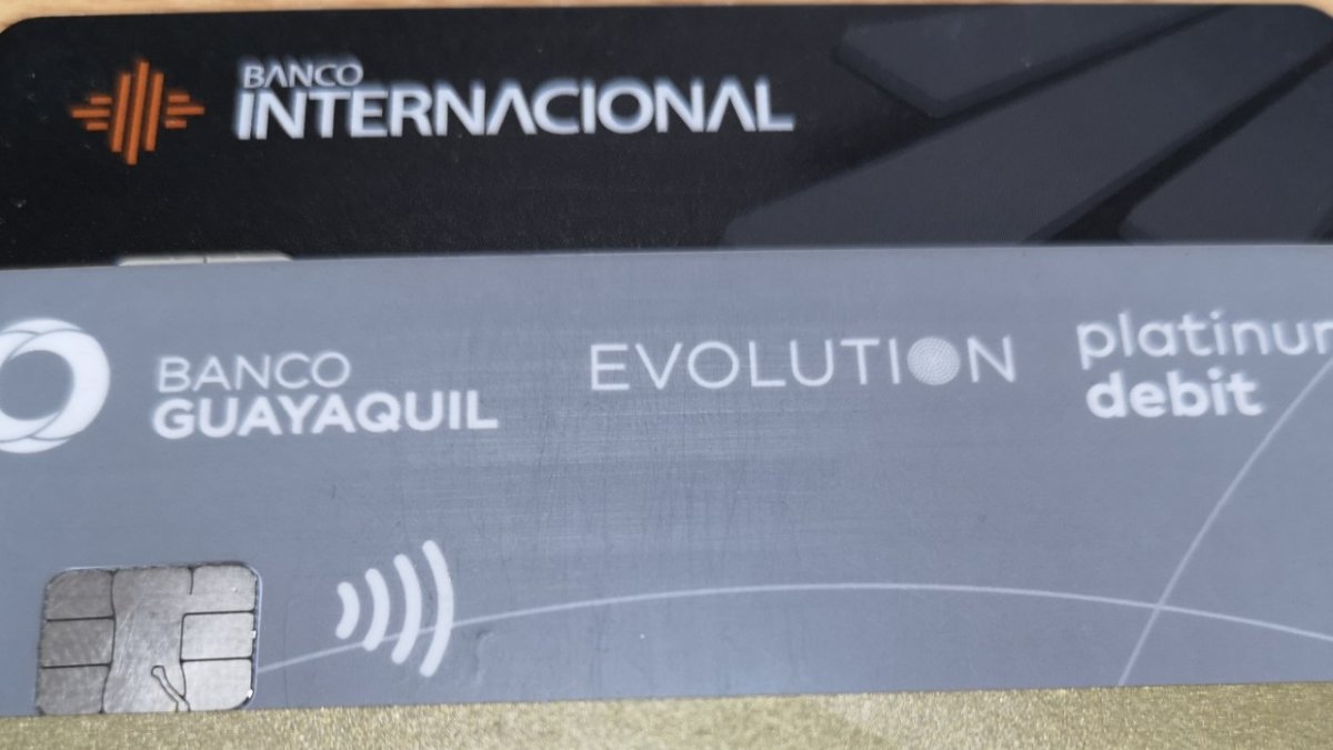 Las tarjetas cada vez se usan más en Ecuador.