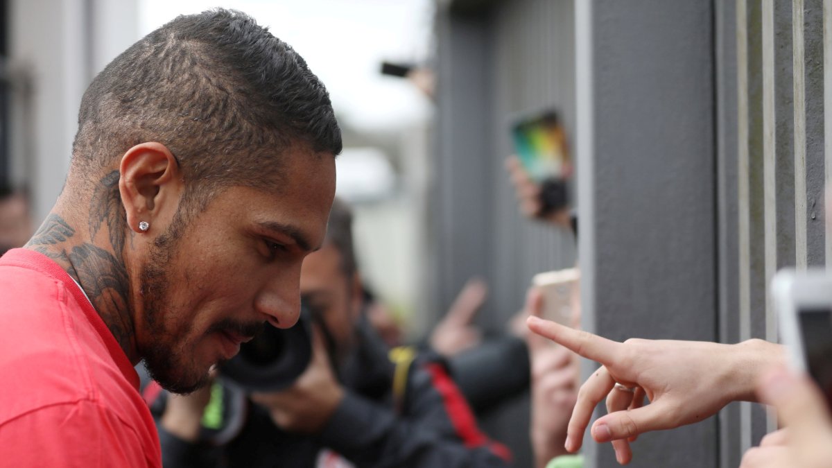 El jugador peruano llegó al Internacional de Brasil en 2018. Se lesionó el fin de semana pasado en un partido de la liga ante Fluminense.