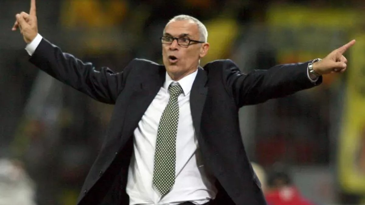 El argentino Héctor Cúper es uno de los candidatos para dirigir a la selección nacional. Él está al tanto de la exigencia de la Ecuafútbol.