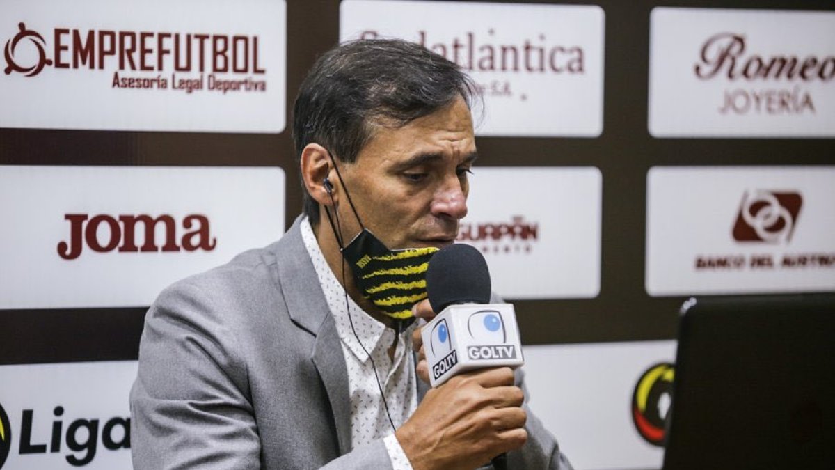 Fabián Bustos, entrenador de Barcelona, está pensando en el compromiso ante Emelec.